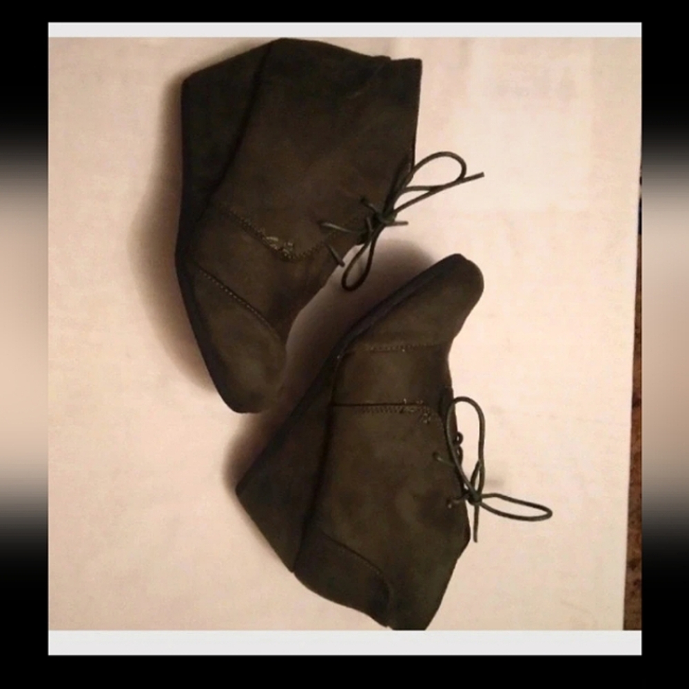 Women's size 7 shoes